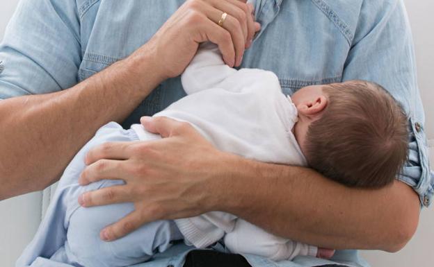 Doce años de cárcel para el padre que bañó a su hijo en agua hirviendo