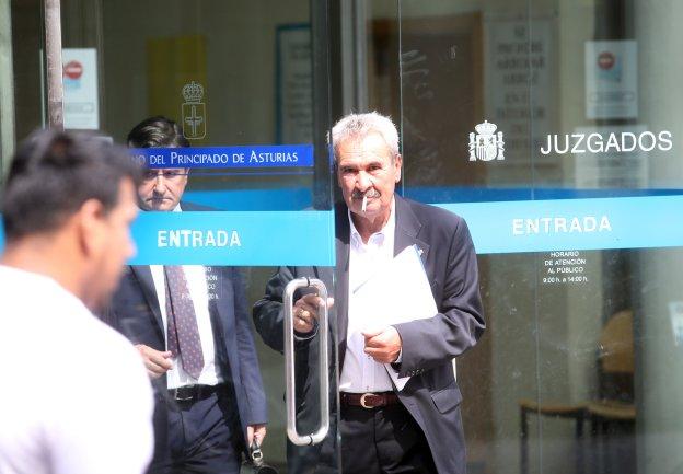 Torre dice que fraccionó contratos «para evitar que 180.000 asturianos se quedaran sin TDT»