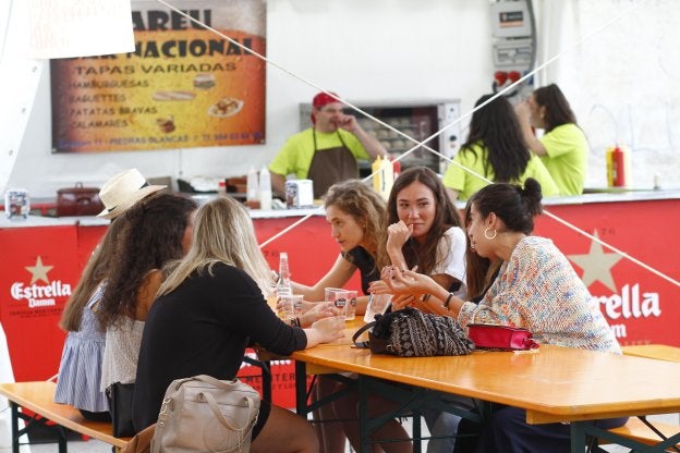 La cerveza ya se sirve en el festival de Salinas