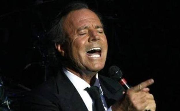 Julio Iglesias pide 150 millones de dólares por un terreno en el 'búnker de los multimillonarios'