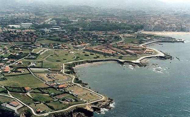 Rescatada una mujer que sufrió un accidente con su moto acuática en el Cervigón