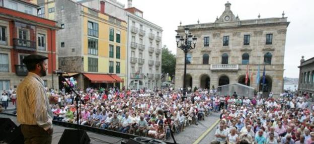 La canción asturiana vuelve a las tablas de la plaza Mayor