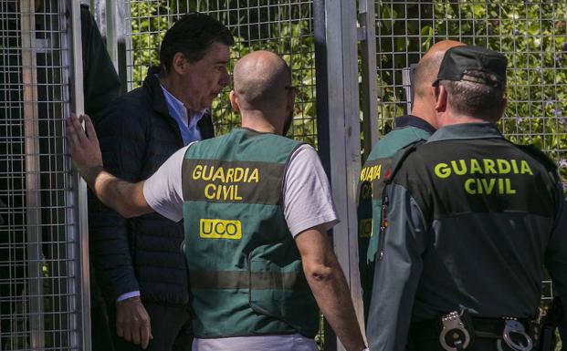 Ignacio González pide al juez que le deje en libertad por el deterioro sufrido en la cárcel