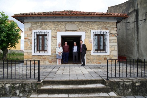 Ribadedeva realiza mejoras en Pimiango y El Peral