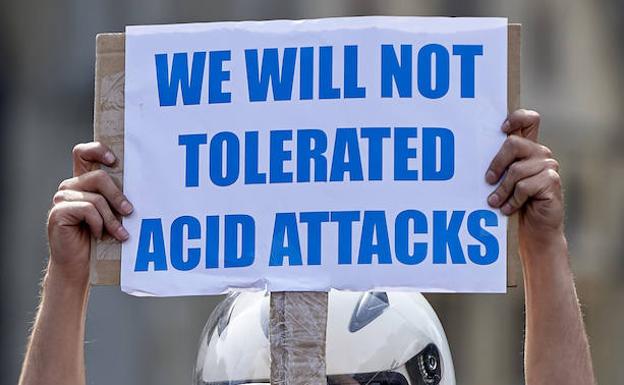 Dos hombres, hospitalizados por un ataque con ácido en Londres