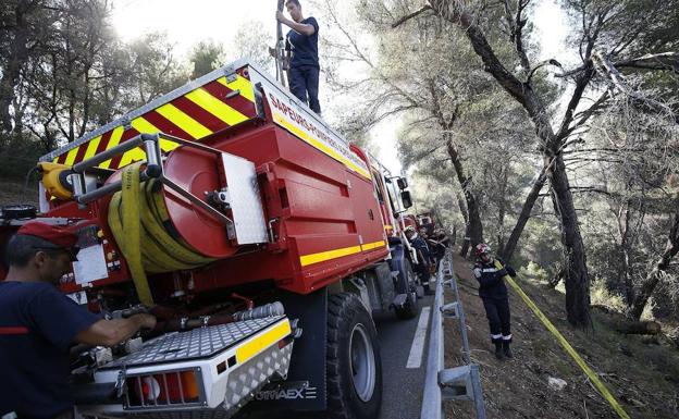 Un incendio obliga a evacuar a 12.000 personas en el sureste de Francia