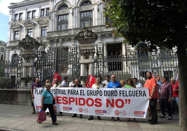 La dirección de Duro se inclina por un socio que garantice financiación y el empleo