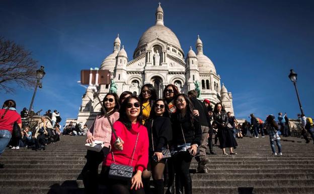 Los turistas vuelven a París