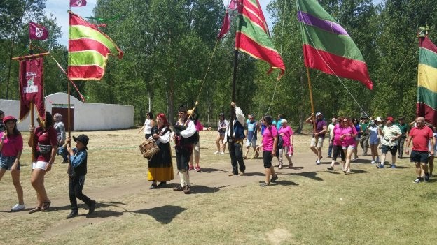 400 personas en el hermanamiento de los ríos Nalón y Esla, en León