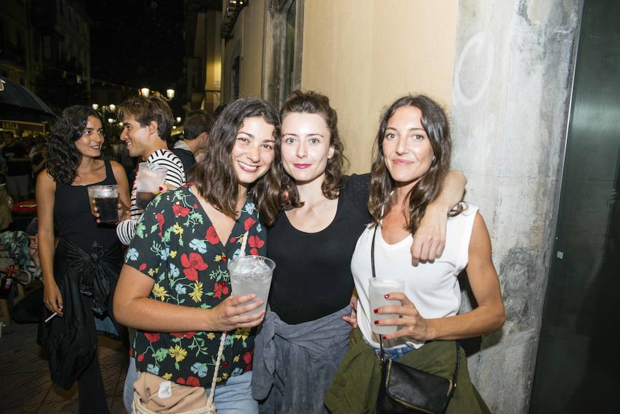 La locura de la fiesta nocturna de Ribadesella en Les Piragües