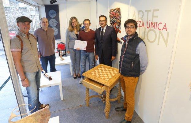 El joyero y ebanista Miguel Vicuña, ganador del Premio de Artesanía de la Caja Rural