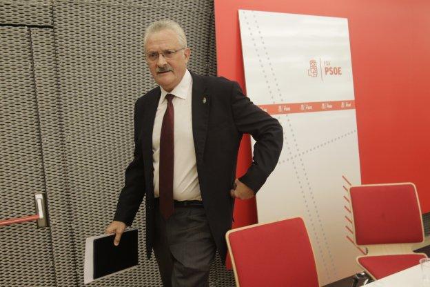 La marcha de Trevín por sus discrepancias con Sánchez agita al PSOE asturiano