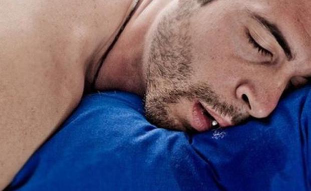 ¿Sabes por qué babeas al dormir? Tranquilo, es buena señal