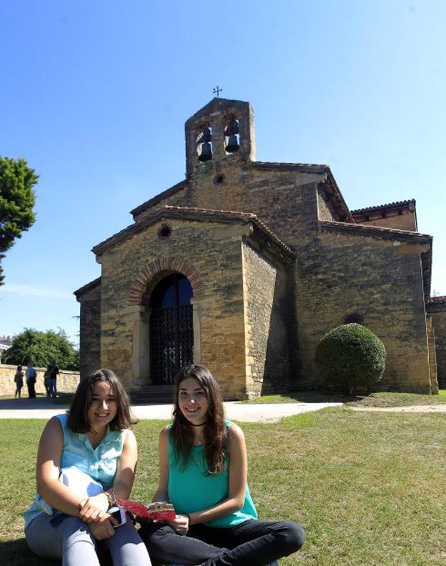 El Prerrománico, soleado y lleno de turistas