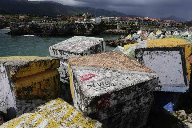 Los 'Cubos de la memoria' de la capital llanisca no serán restaurados «por el momento»