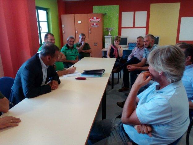 Lastra se compromete ante los alcaldes a hacer cumplir el Plan del Lobo