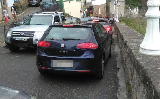 Los vecinos de Lastres reclaman más aparcamientos para acabar con el caos circulatorio