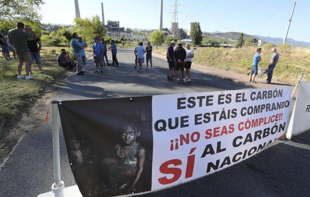 La plantilla de Astur Leonesa reclama a Endesa que cumpla el Plan del Carbón