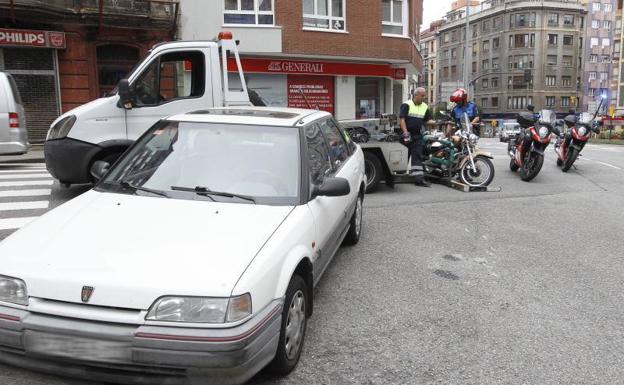 Herido leve un motorista en un accidente en Gijón