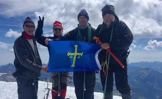 El arzobispo de Oviedo corona los Alpes