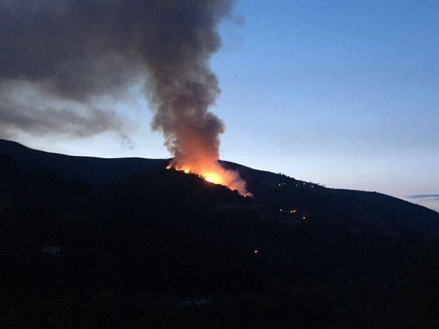 Alerta por un incendio en Ibias