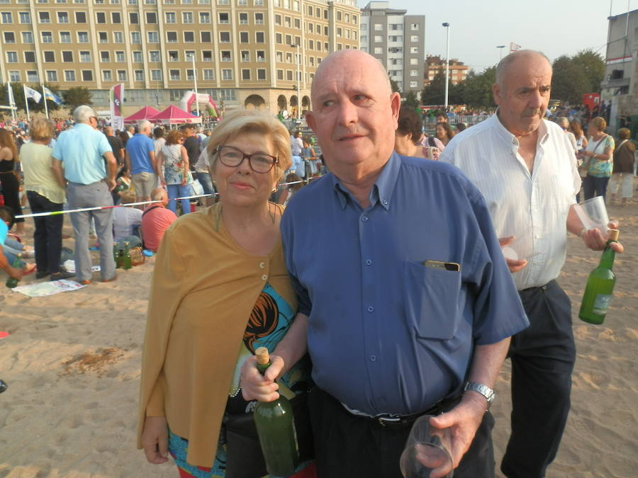 ¿Estuviste en el récord de escanciado simultáneo de 2017? ¡Búscate! (2)