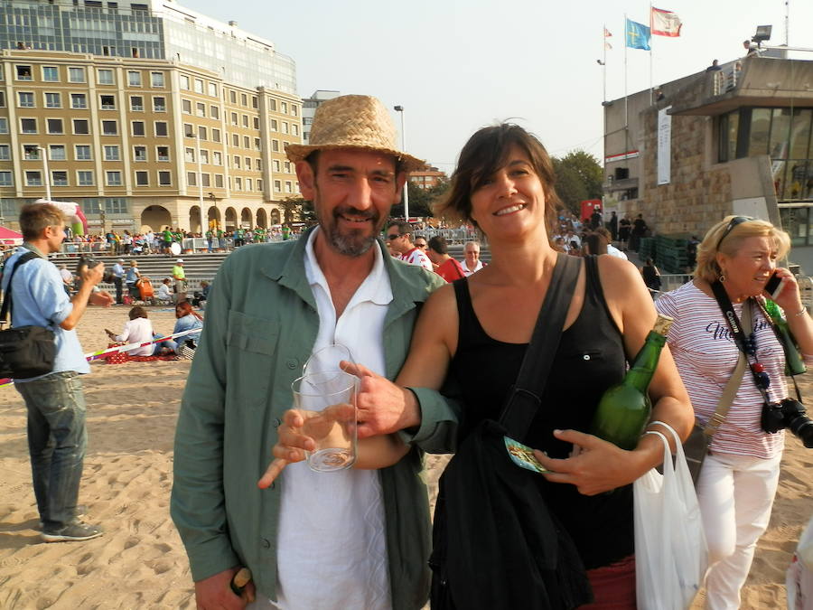 ¿Estuviste en el récord de escanciado simultáneo de 2017? ¡Búscate! (1)