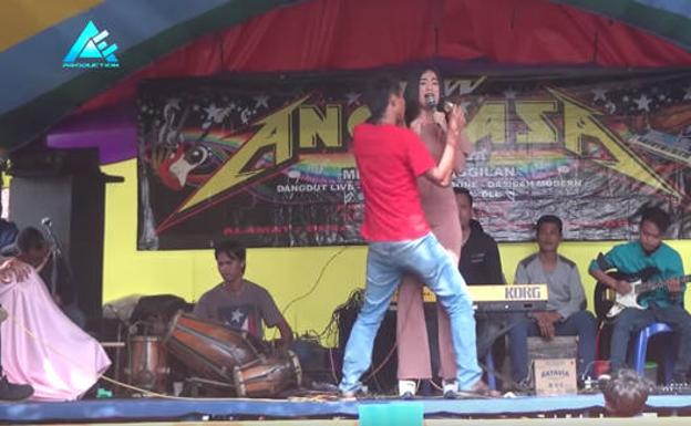 La cantante, el acosador y la mujer enfadada de este último