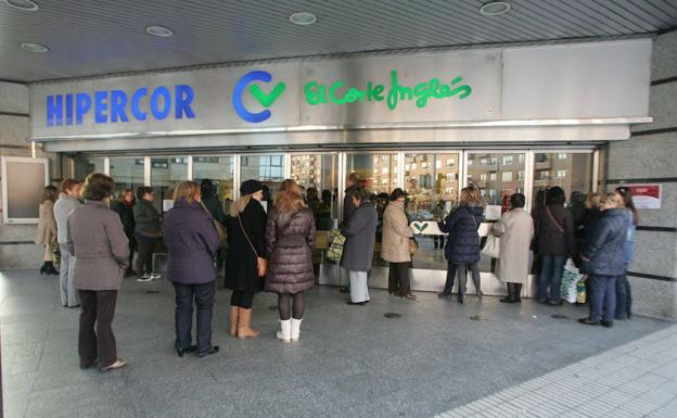 ¿Qué pasará con Hipercor tras la absorción de El Corte Inglés?