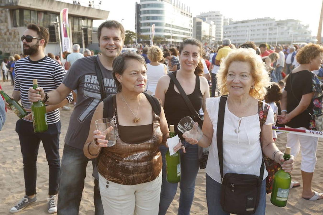 ¿Estuviste en el récord de escanciado simultáneo de 2017? ¡Búscate! (9)