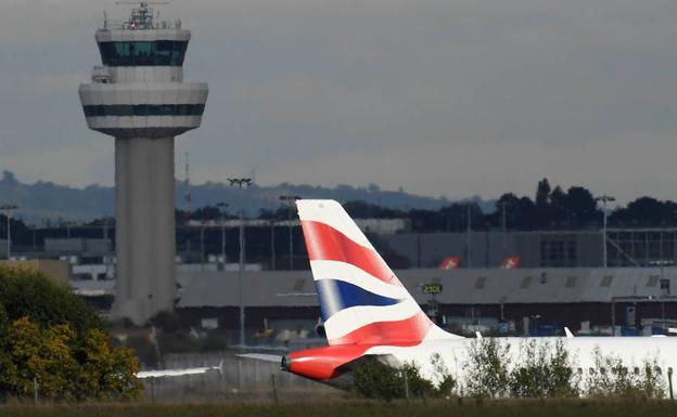 Un británico logra volar a Alemania con el pasaporte de su novia