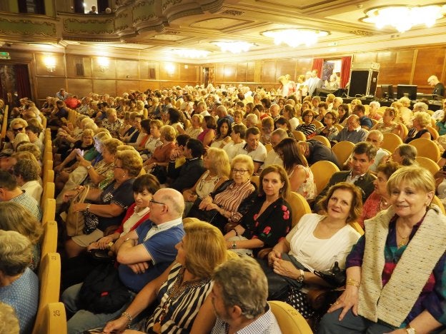 Arturo Fernández vuelve a triunfar en el Jovellanos con la comedia 'Alta seducción'