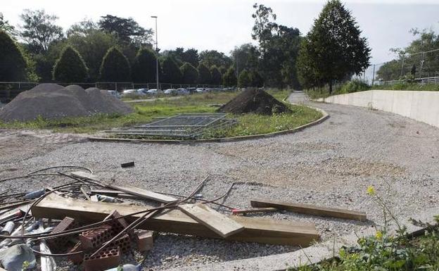 Costas denunció el muro de 25 metros alzado en el 'Kilometrín'