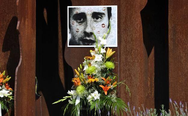 Casi la mitad de los universitarios vascos no sabe quién era Miguel Ángel Blanco