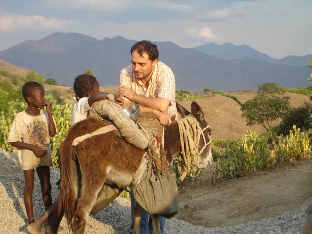 Un religioso colungués al frente de la movilización campesina en la República Dominicana