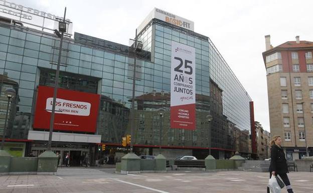 Los Fresnos: una planta y media vacía que espera por Primark y H&M