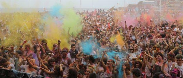 «Música y mucho color para festejar la vida»