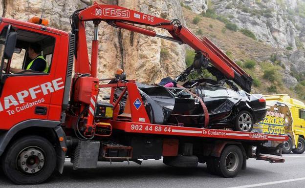 Tres menores, su madre y su abuela mueren en una brutal colisión entre un turismo y un camión en Burgos