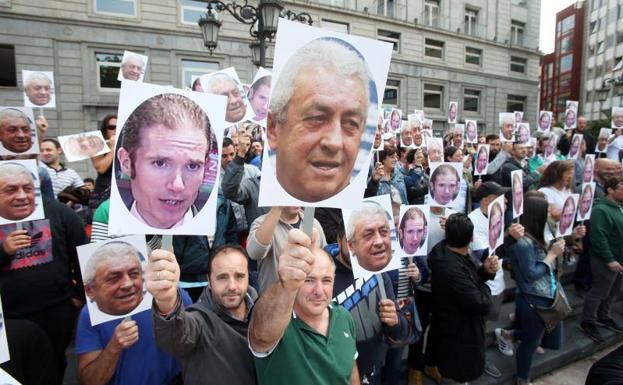 Empleados de Capsa se concentran en Oviedo «contra la pérdida de producción en Asturias»