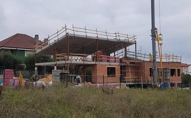 Fallece un hombre en la obra de construcción de un chalé en Gijón