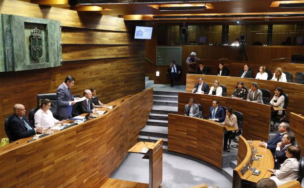 El reto independentista y las llamadas al diálogo copan el acto del Día de Asturias en la Junta
