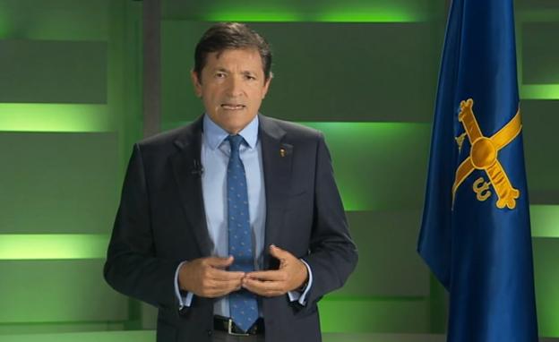 Javier Fernández reivindica el «derecho a convivir» ante la «tensión provocada por el independentismo en Cataluña»