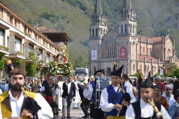 La Iglesia condena matar «inocentes en nombre de Dios» y reivindica la unidad de España