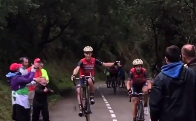Iván Cortina celebra su primera Vuelta en L'Angliru