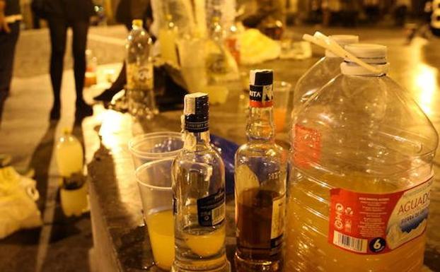 El número de menores con problemas de alcohol se duplicó en los dos últimos años