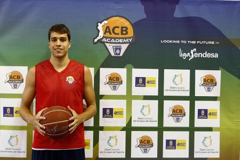 Juventud canaria para completar el juego exterior