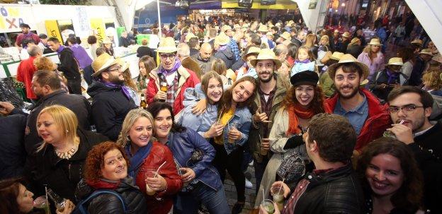 Oviedo desafía a la lluvia en los chiringuitos de San Mateo