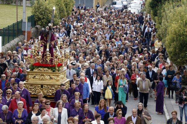 Unas 2.500 personas recorren la 'milla santa'