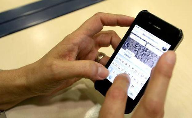 Detenida por difundir un bulo por WhatsApp sobre la supuesta presencia de dos yihadistas en Málaga