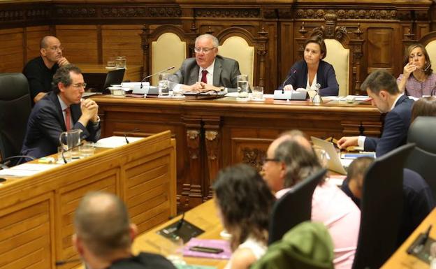 El Pleno rechaza reprobar a Couto por las denuncias de la EMA contra Dulce Gallego